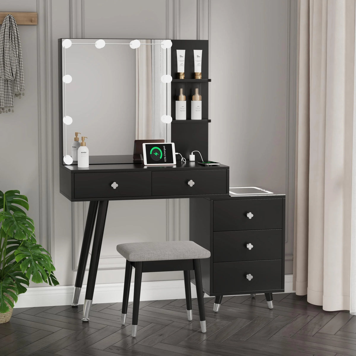 Black Vanity Table with Lighted Mirror Y639