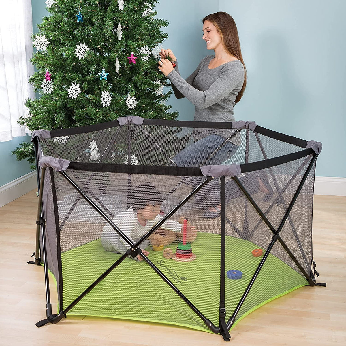 Portable Playard with Compact Fold E753