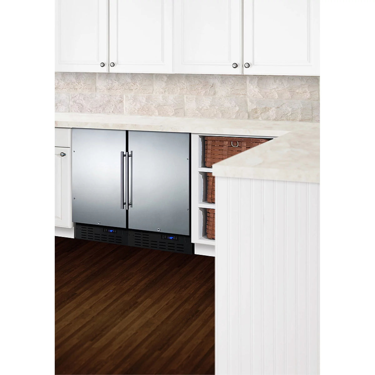 18" Undercounter Crescent Icemaker with Stainless Steel Door M941089