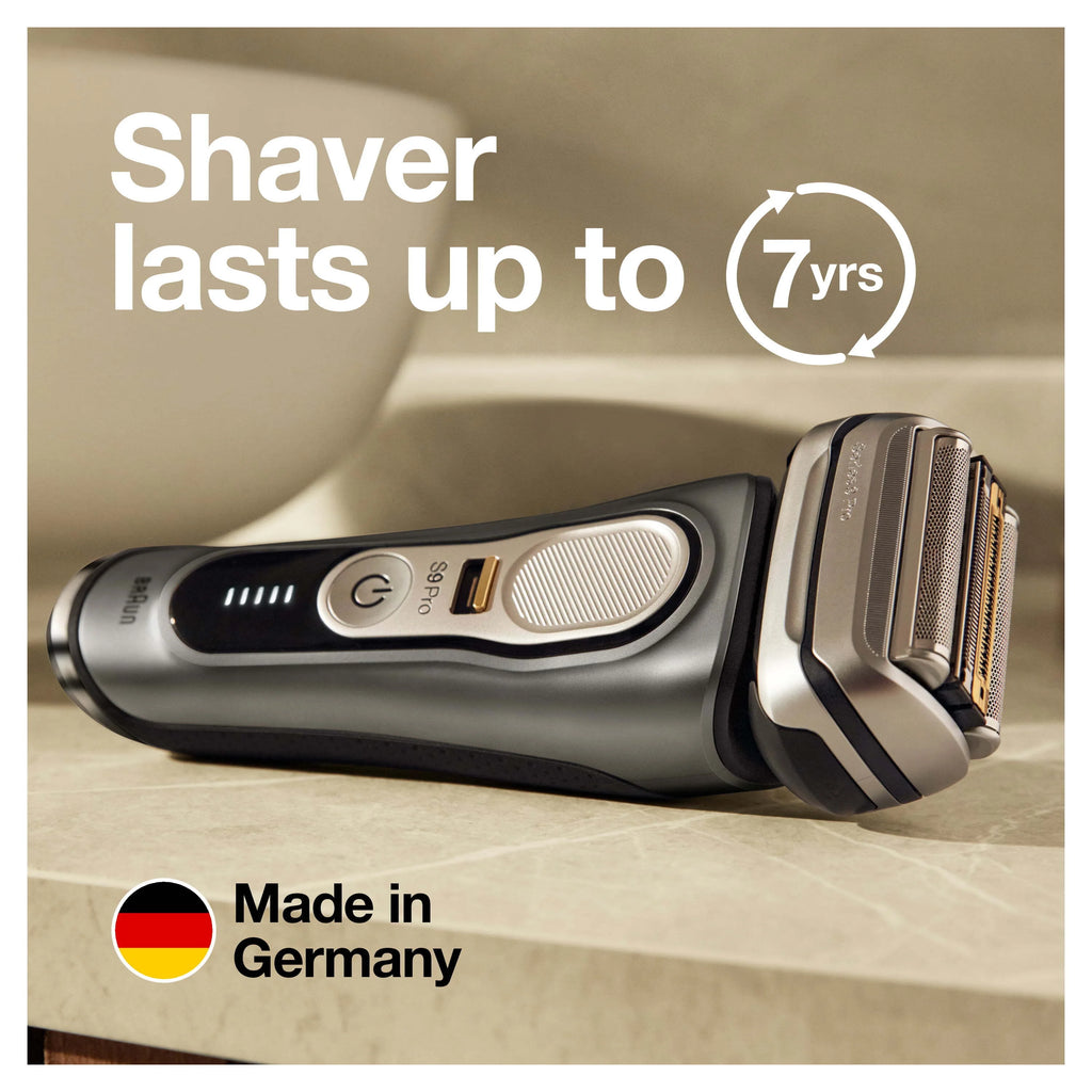Rechargeable Wet Dry Electric Shaver with Clean Station N508099