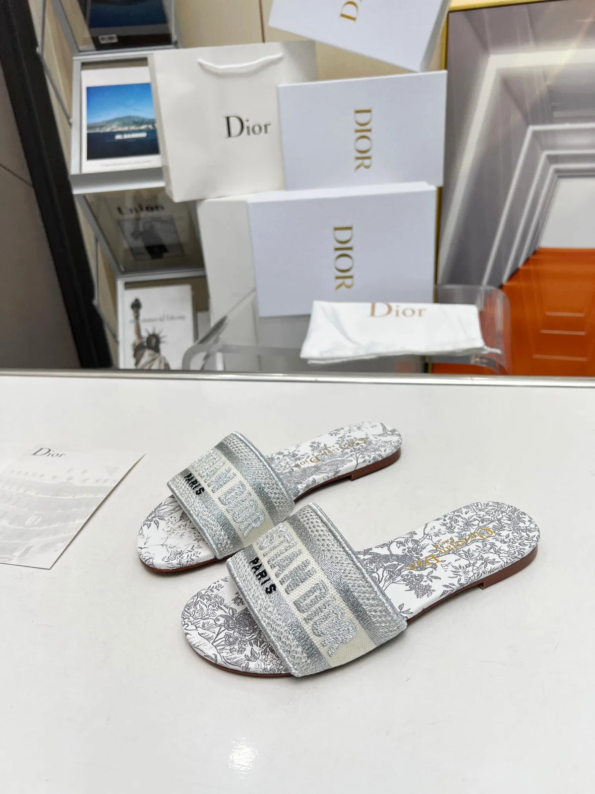 Women Slippers P708